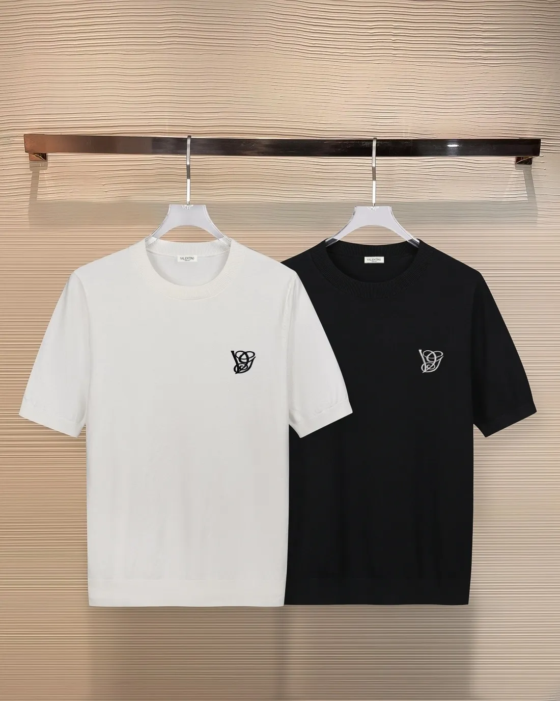 Valentino* Classic logo 🔥 T ✅ Quality ‼ ● ● 350 ● ● 1：1 ● ●Size：M L XL XXL XXXL